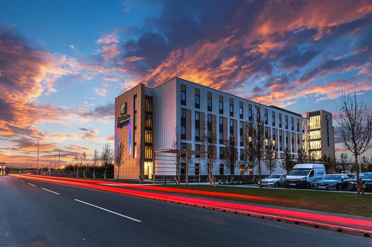 Holiday Inn Express - Bicester By Ihg Esterno foto
