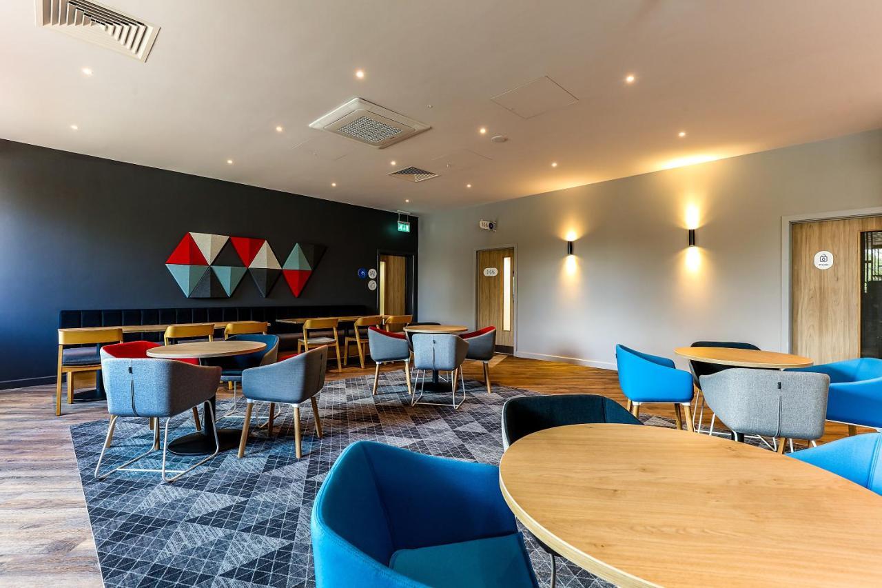 Holiday Inn Express - Bicester By Ihg Esterno foto