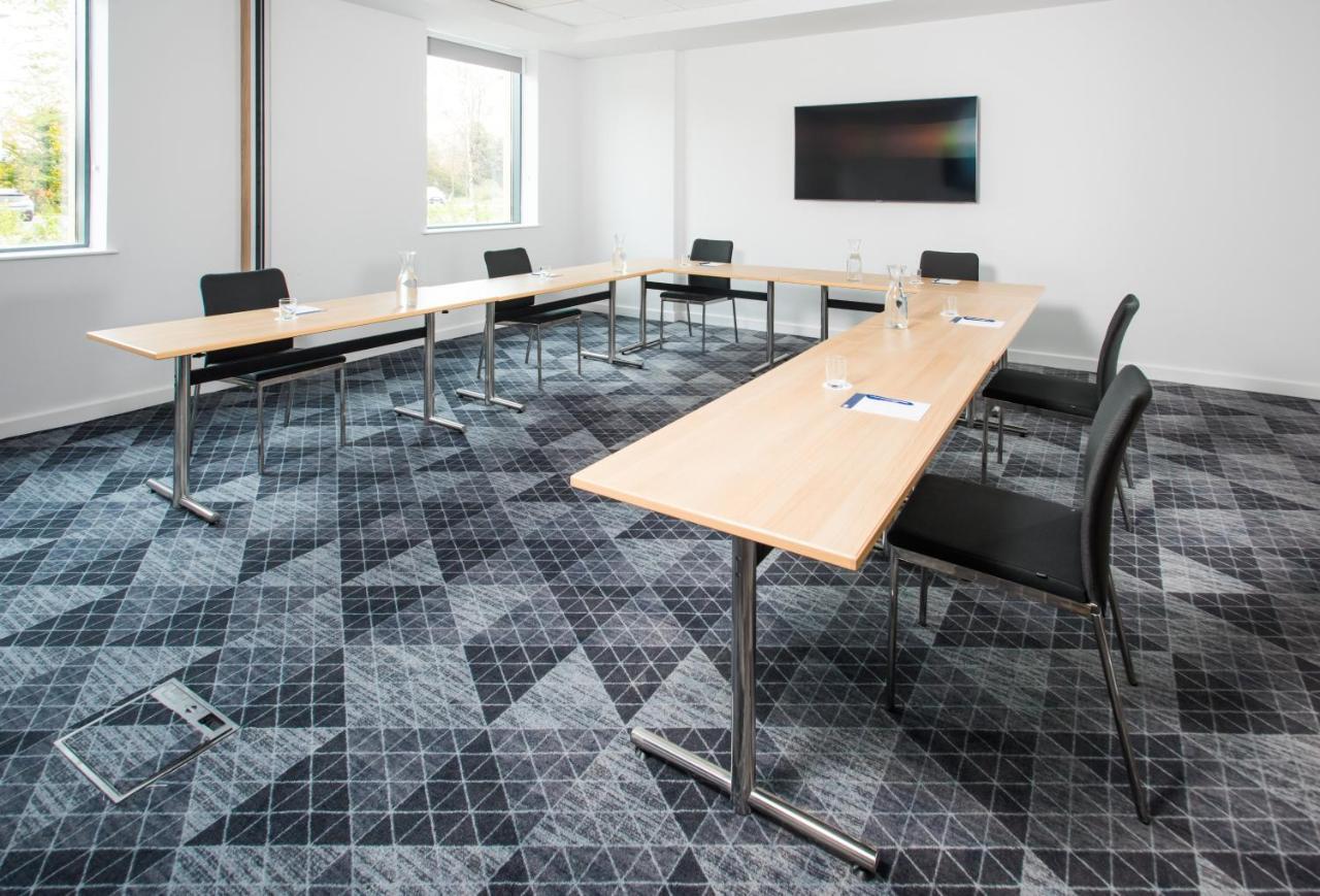 Holiday Inn Express - Bicester By Ihg Esterno foto
