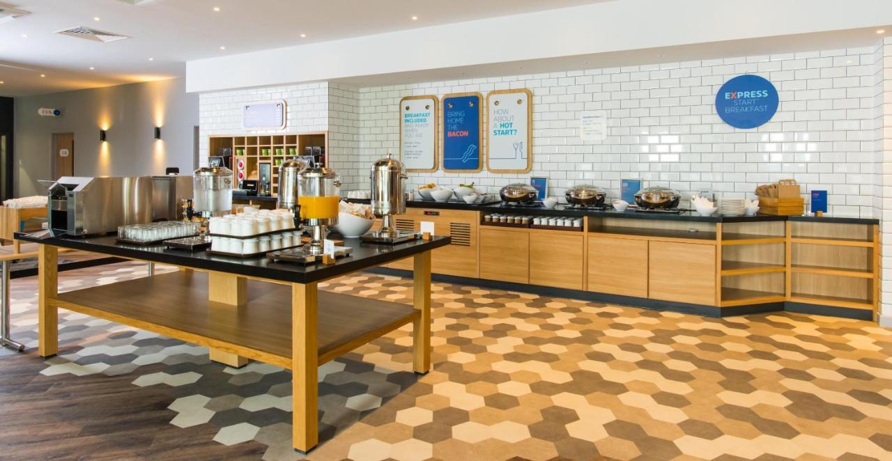 Holiday Inn Express - Bicester By Ihg Esterno foto