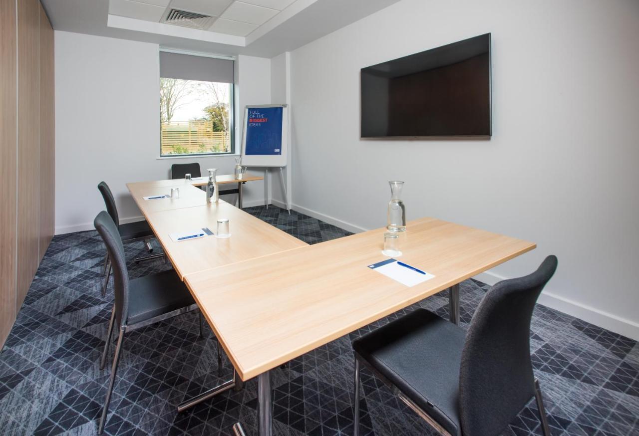Holiday Inn Express - Bicester By Ihg Esterno foto