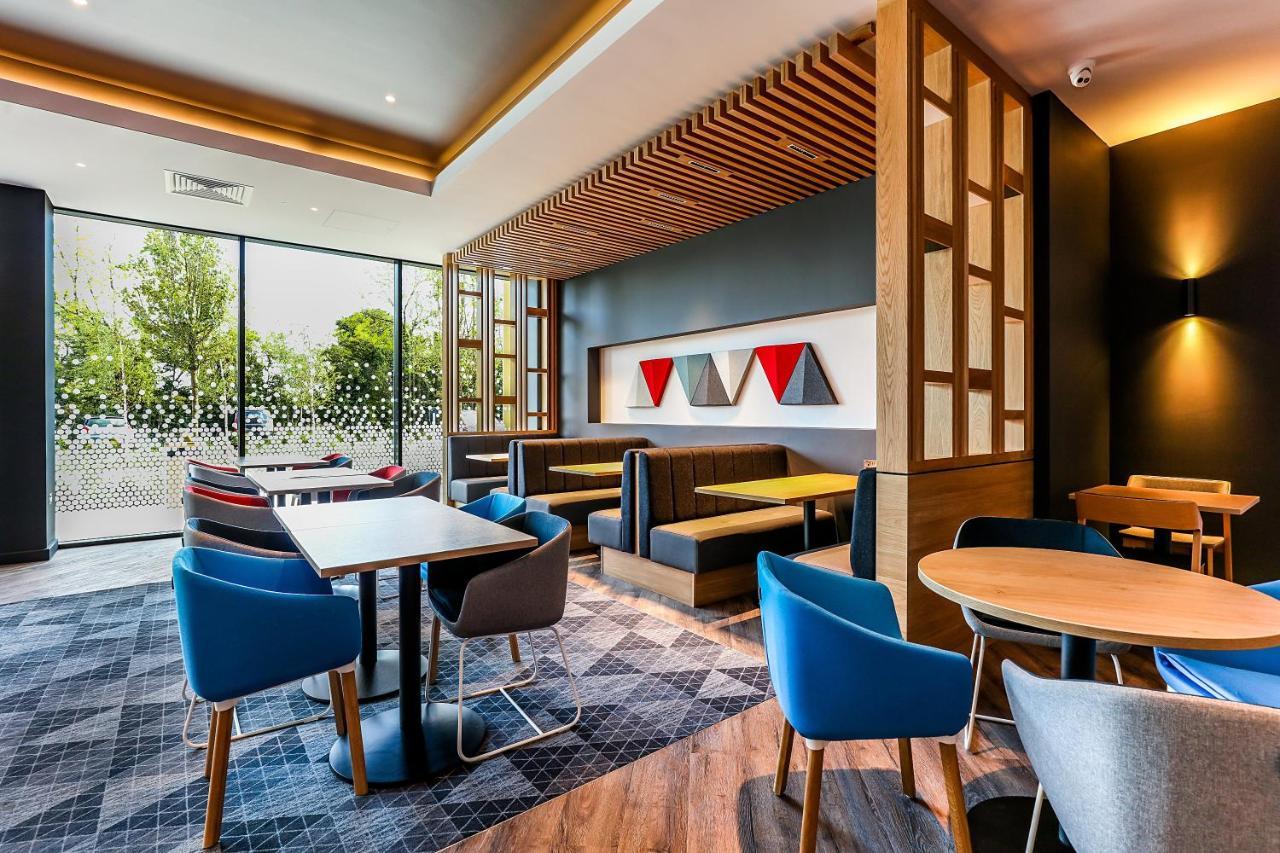 Holiday Inn Express - Bicester By Ihg Esterno foto