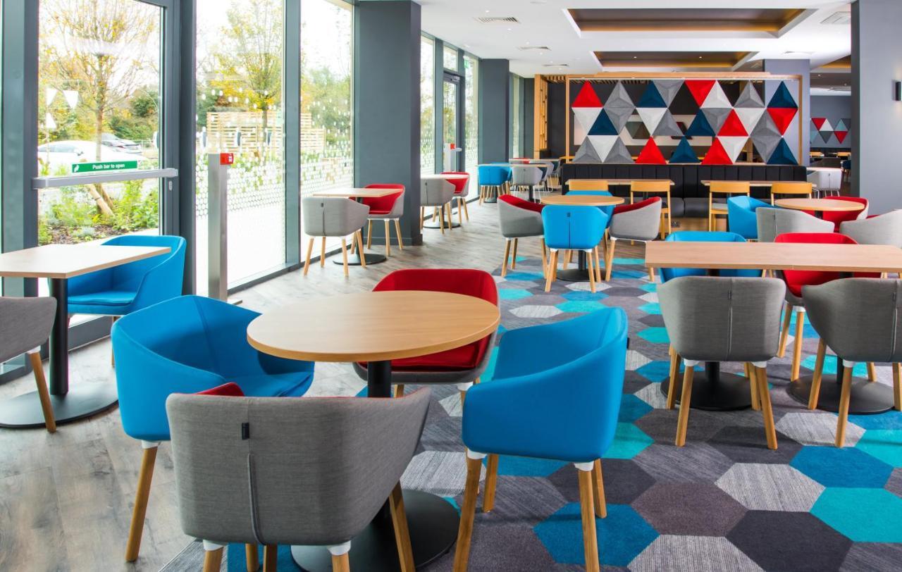 Holiday Inn Express - Bicester By Ihg Esterno foto